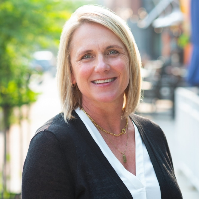 Kristen Kelly Headshot